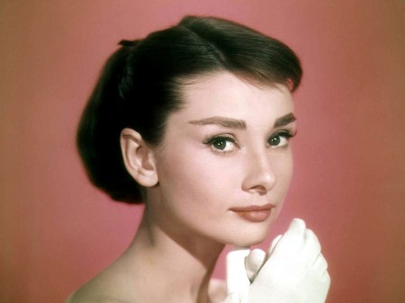 Csináld magad Audrey Hepburn középső hajszálai.