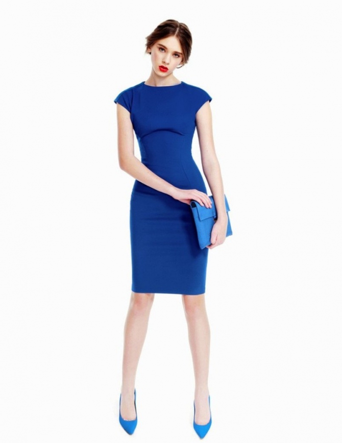 Obedient matrix Sequel Λευκό-μπλε φόρεμα με τι να φορέσει. Το μπλε φόρεμα είναι μια μοντέρνα  επιλογή